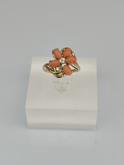 Vintage Coral ring with diamonds