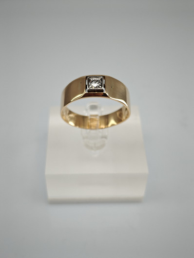 Vintage diamond gold ring  