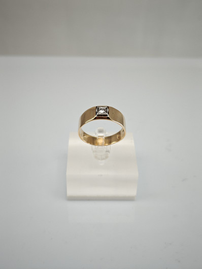 Vintage diamond gold ring  