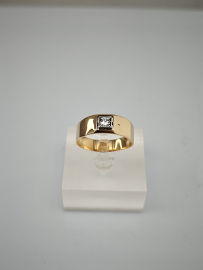 Vintage diamond gold ring  