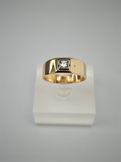 Vintage diamond gold ring  