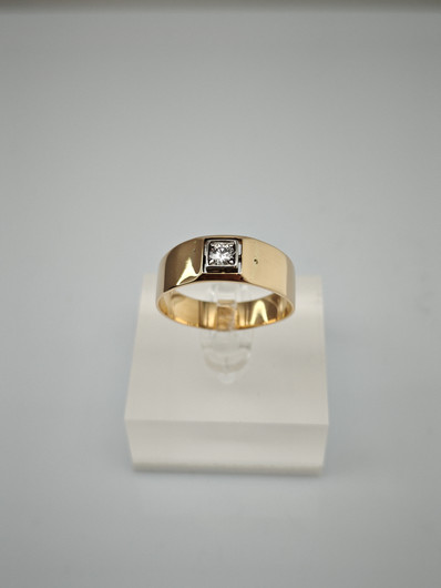 Vintage diamond gold ring  