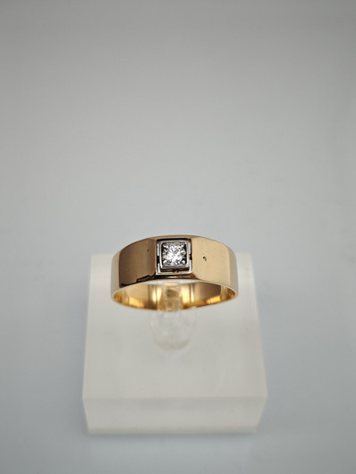 Vintage diamond gold ring  