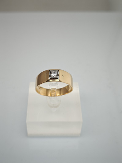 Vintage diamond gold ring  