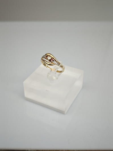 Vintage diamond gold ring with ruby and diamond