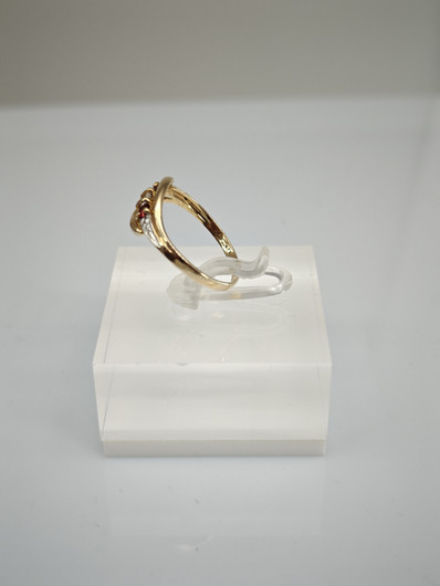 Vintage diamond gold ring with ruby and diamond