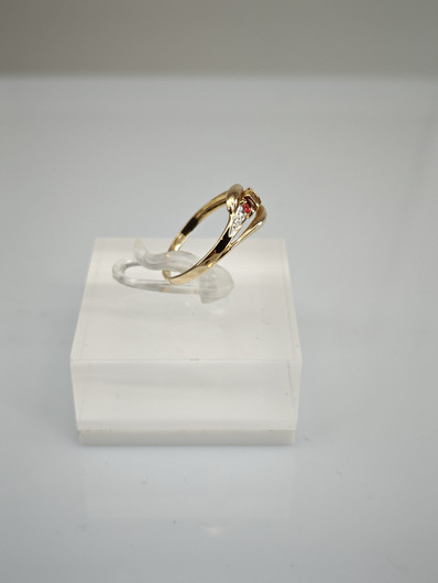 Vintage diamond gold ring with ruby and diamond
