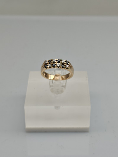 Vintage diamonds ring with sapphire