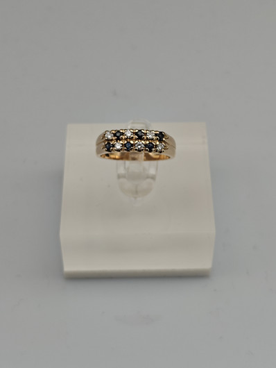 Vintage diamonds ring with sapphire
