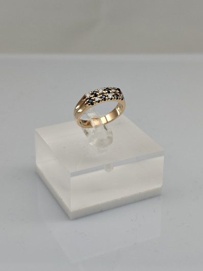 Vintage diamonds ring with sapphire