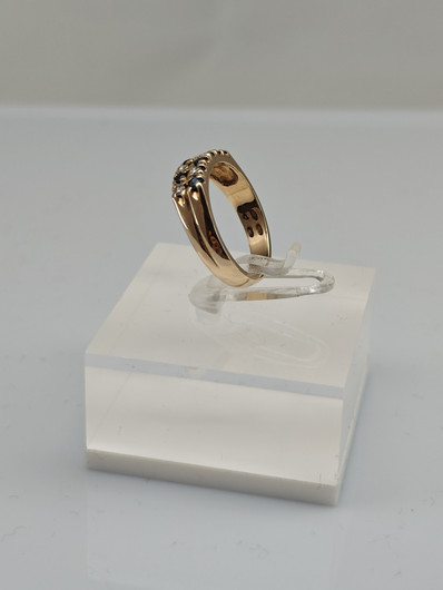 Vintage diamonds ring with sapphire
