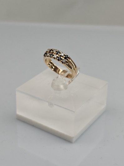 Vintage diamonds ring with sapphire