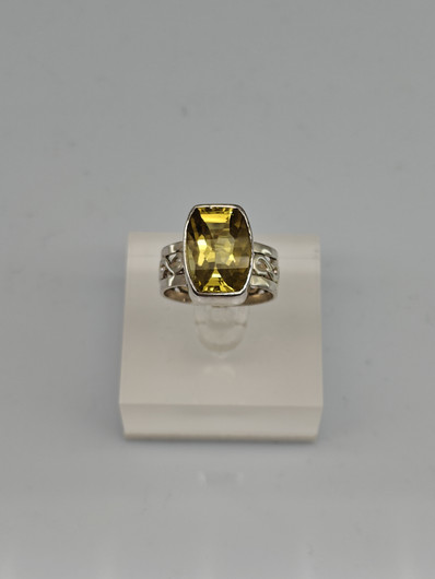 Vintage silver ring with synthetic Spinel