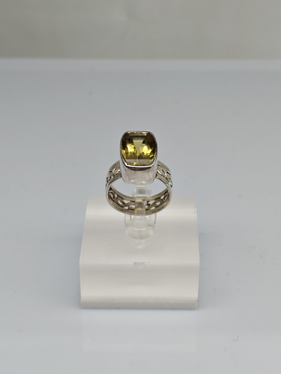 Vintage silver ring with synthetic Spinel