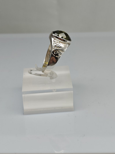 Vintage synthetic Spinel ring  