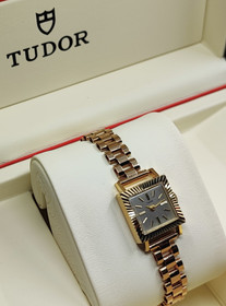Tudor 18ct Golden bracelet watch serviced