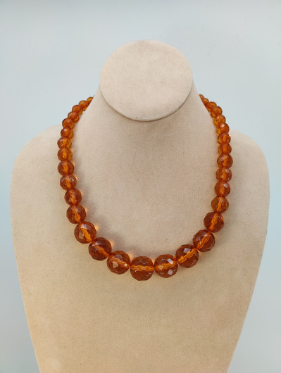 harvinaiset viistehiotunmalliset  vintage  Meripihka helmet alkuperäisellä lahjarasialla