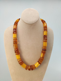 Erikoinen helmien muotoilu, uniikki Vintage Meripihka helmet 60cm