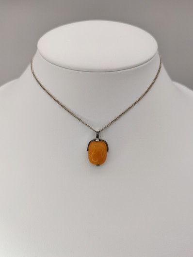 Vintage Baltic Amber with  silver pendant and chain 38cm