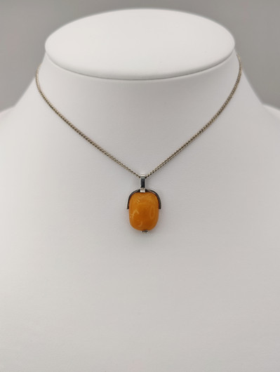 Vintage Baltic Amber with  silver pendant and chain 38cm