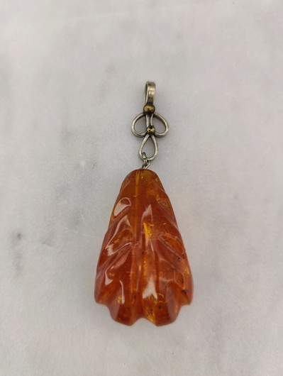 Vintage pendant with Baltic Amber 