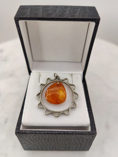 Vintage pendant with Baltic Amber 