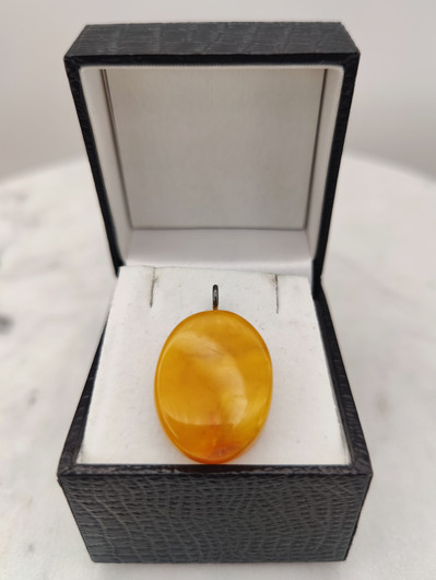 Vintage pendant with Baltic Amber 