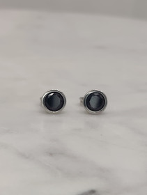 Vintage hopeiset korvakorut spinelli kivellä