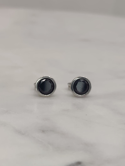 Vintage silver earrings with spinel stone