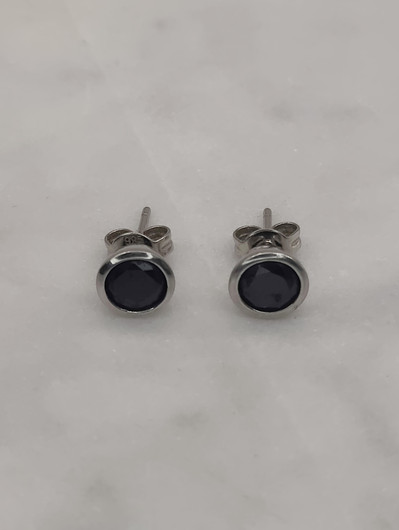 Vintage silver earrings with spinel stone