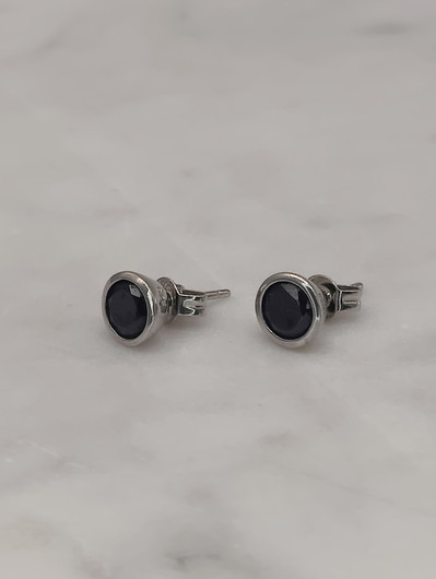 Vintage silver earrings with spinel stone