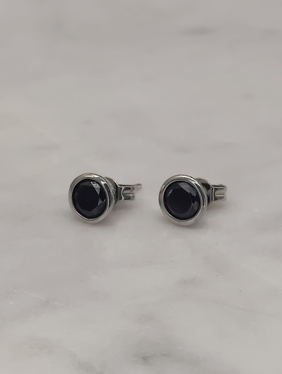 Vintage silver earrings with spinel stone