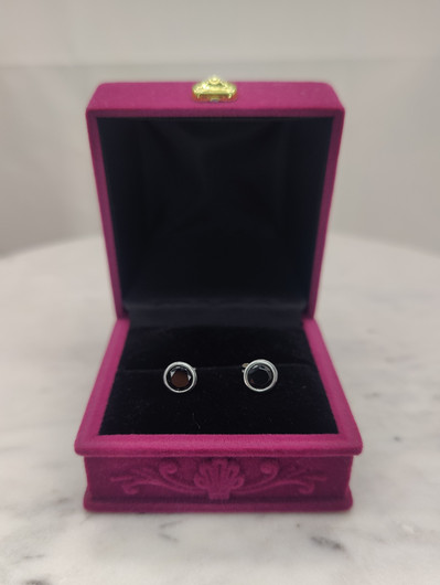 Vintage silver earrings with spinel stone