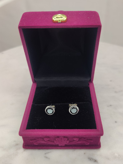 Vintage silver earrings with spinel stone