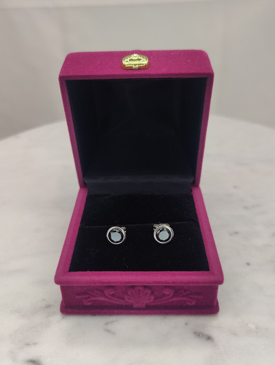Vintage silver earrings with spinel stone