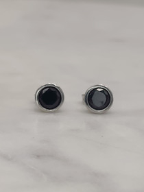 Vintage hopeiset korvakorut spinelli kivellä