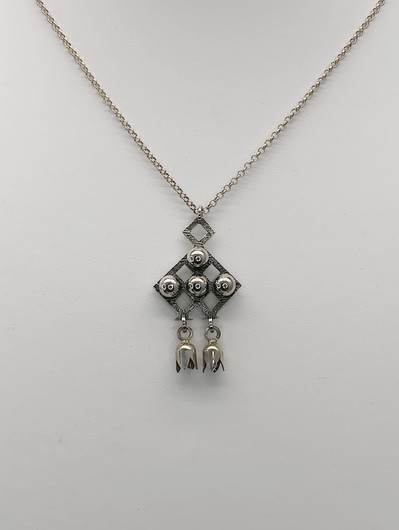Vintage silver pendant with chain