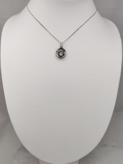 Vintage silver pendant with chain