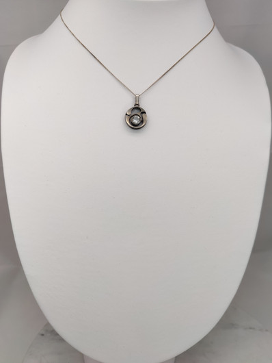 Vintage silver pendant with chain
