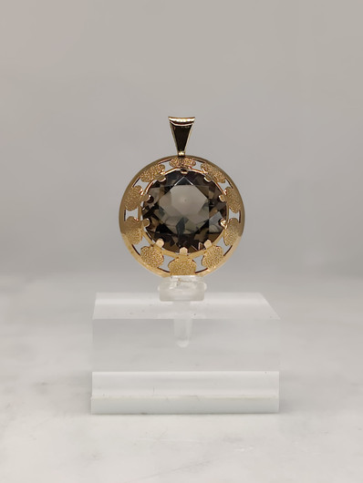 Vintage gold pendant with quartz 