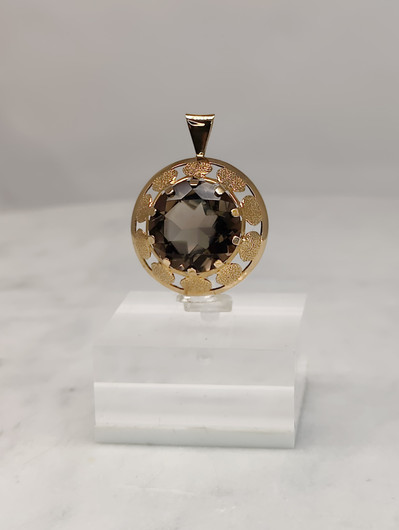 Vintage gold pendant with quartz 