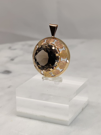 Vintage gold pendant with quartz 