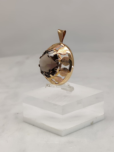 Vintage gold pendant with quartz 