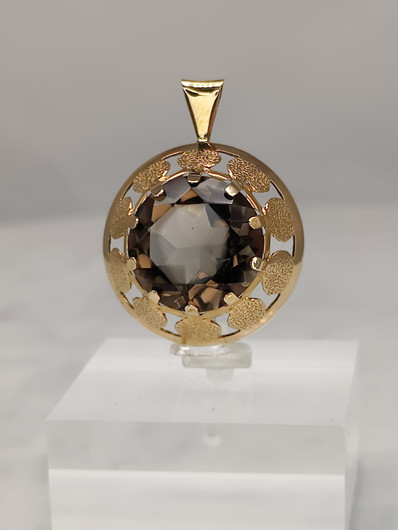 Vintage gold pendant with quartz 