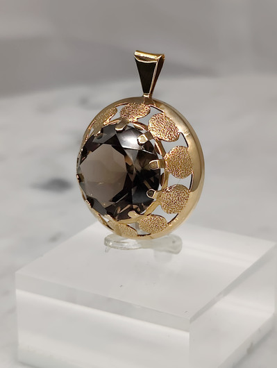 Vintage gold pendant with quartz 