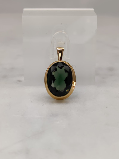 Vintage gold pendant with synthetic spinel