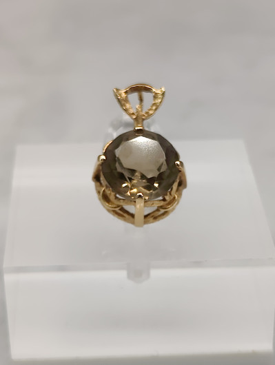 Vintage gold pendant with quartz 
