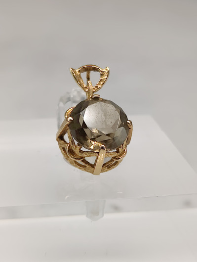 Vintage gold pendant with quartz 