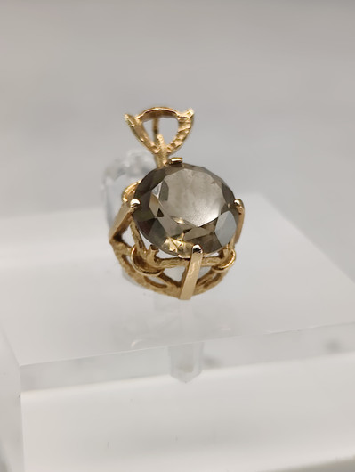 Vintage gold pendant with quartz 