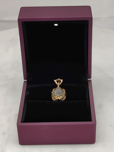 Vintage gold pendant with quartz 